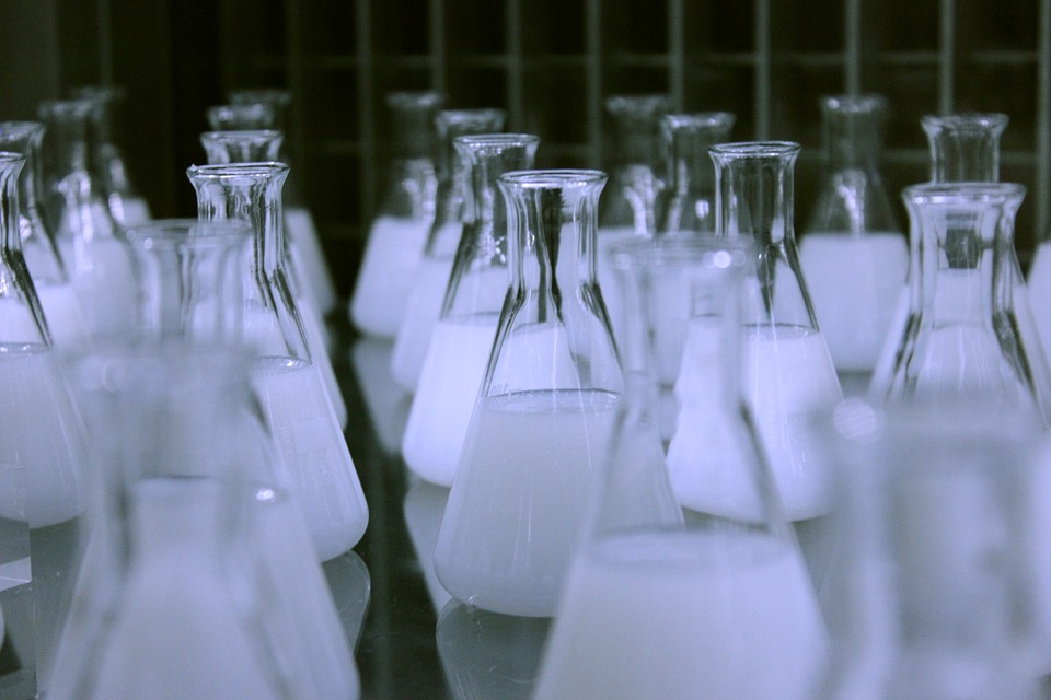 flasks-606612_960_720.jpg www.pixabay.com