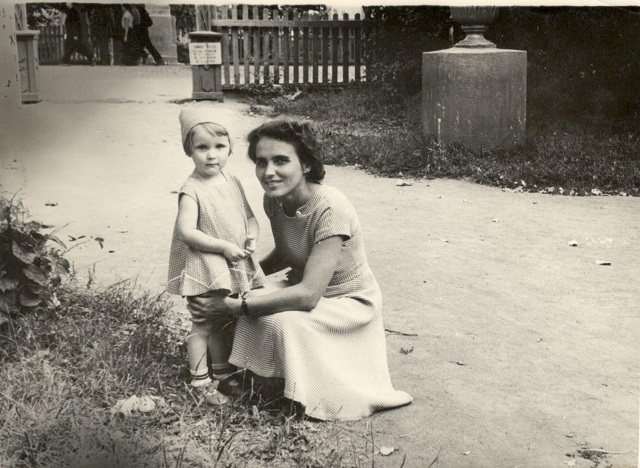 1960 г., Вера Танина с дочерью личный архив семьи Таниных