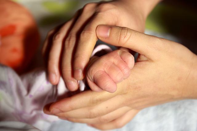 www.pixabay.com baby-hand-847819_640.jpg