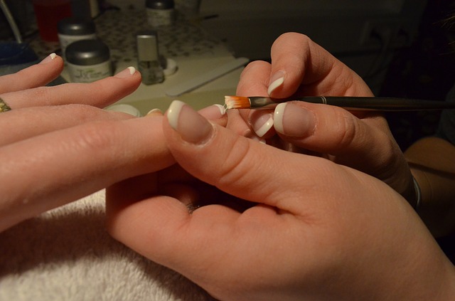 fingernails-259972_640.jpg www.pixabay.com