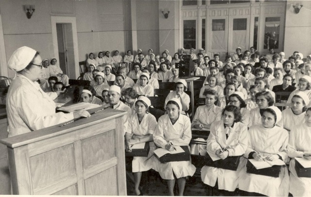 1954 г., на лекции личный архив семьи Таниных